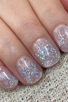 Silver holographic glitter short winter nails