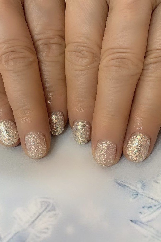 Gold shimmer short squoval winter nails