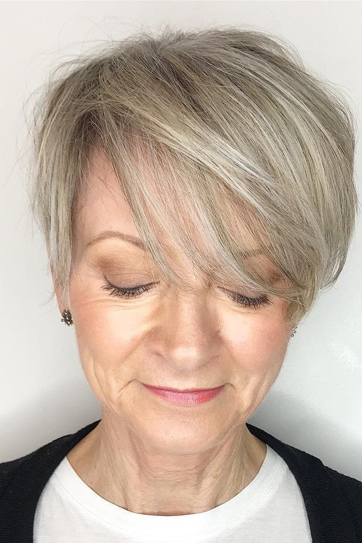 Gray Pixie Bob, a short hairstyle for women over 50
